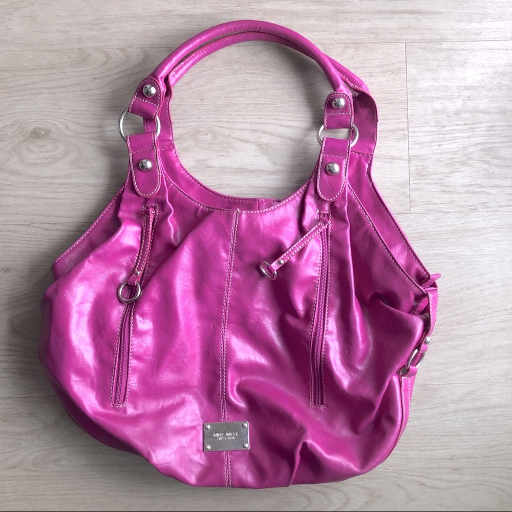 Fun pink bag, good size, great for summer!